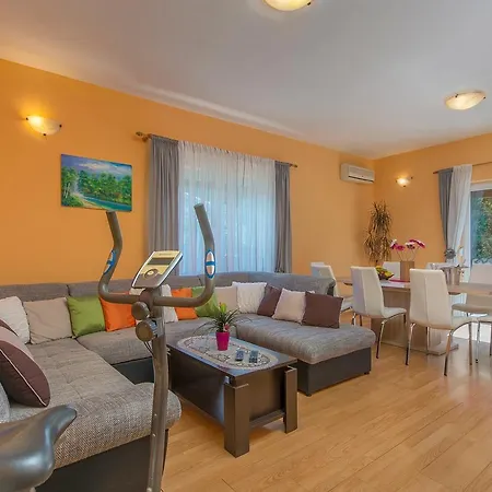 Leon Apartment *