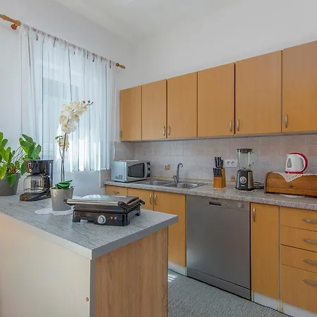 Leon Apartment