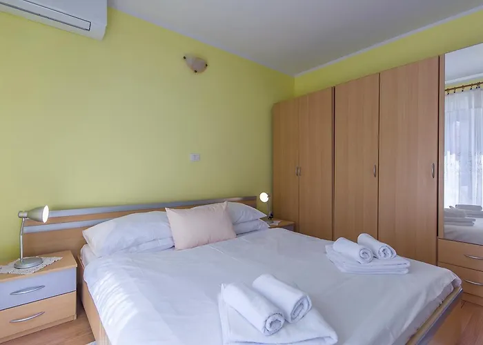 Leon * Nova Vas (Porec)